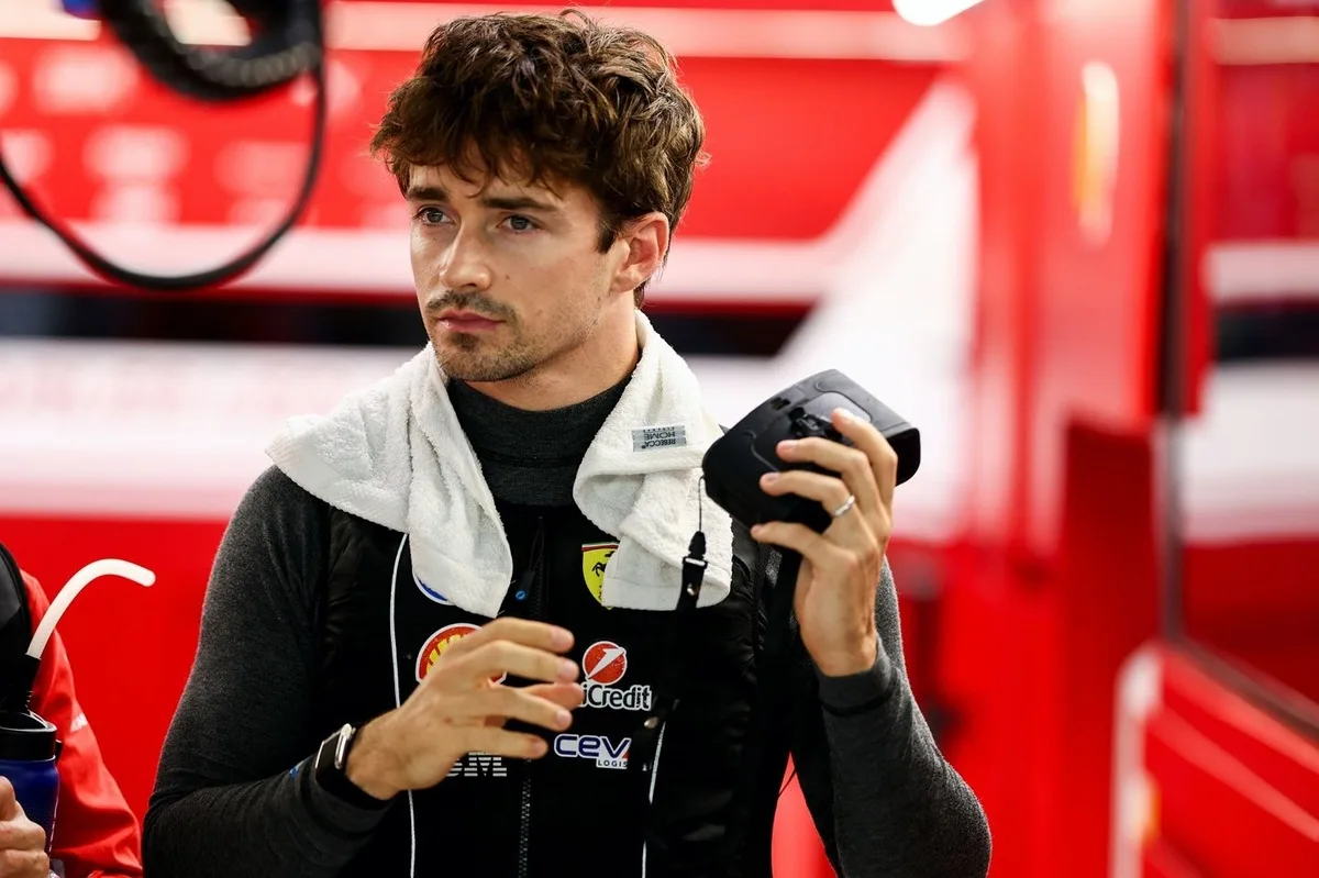 Leclerc reconoce la oportunidad perdida contra Verstappen en la salida